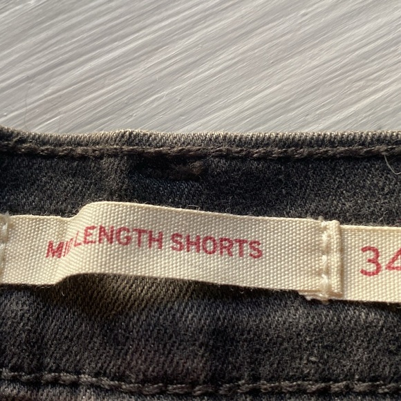 Levi Worn Black Frayed Hem Jean Shorts Lightweight Stretch Denim 34 Waist NWOT - Picture 10 of 11